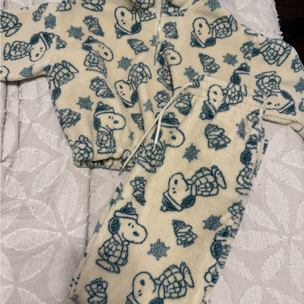 New Cozy Snoopy Fleece Pajama Set